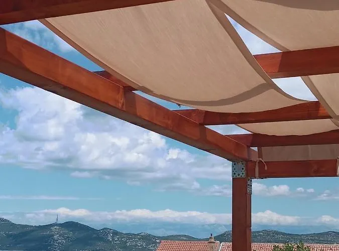 Bella Vista Mali Iž
