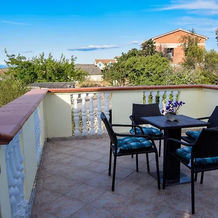 Apartment Bella Vista Mali Iz